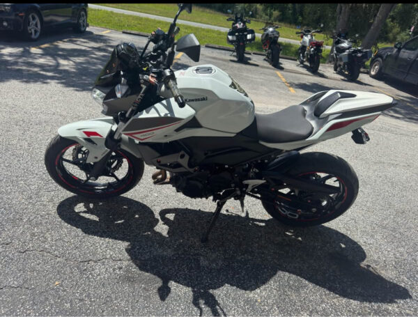 2023 Kawasaki Z400 - White - ($5,500) - Image 10